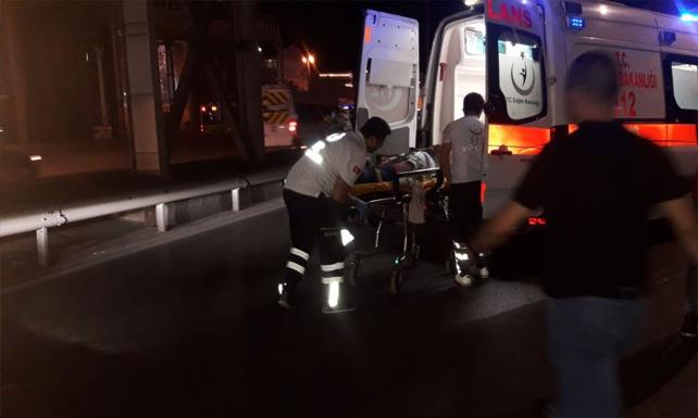 Sefaköy'de bir araç otobüs durağına daldı 6 yaralı