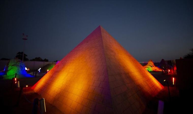 1000 ton kum ile yapılan Keops Piramidi, Guinness'e aday