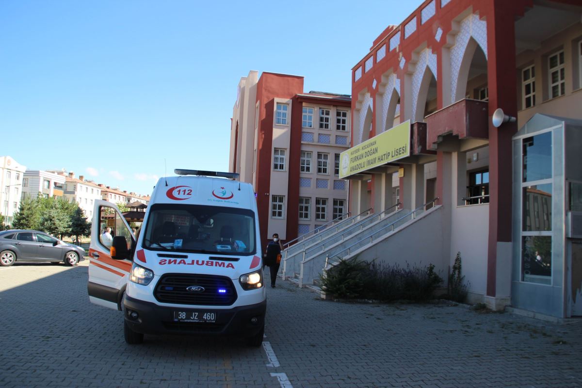 Kayseri'de öğrenciler müdür yardımcısını ölü buldu