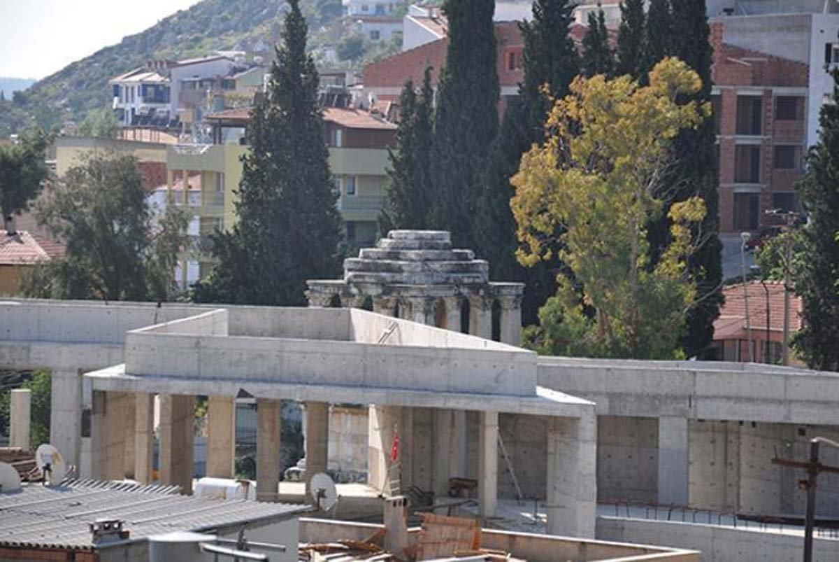 2 bin yıllık tarihe Bakanlık eliyle beton döküldü