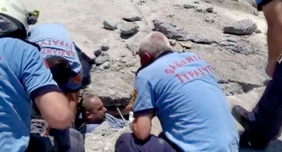 Gaziantep’te inşaatta göçük: Enkaz altında kalan 2 işçi kurtarıldı