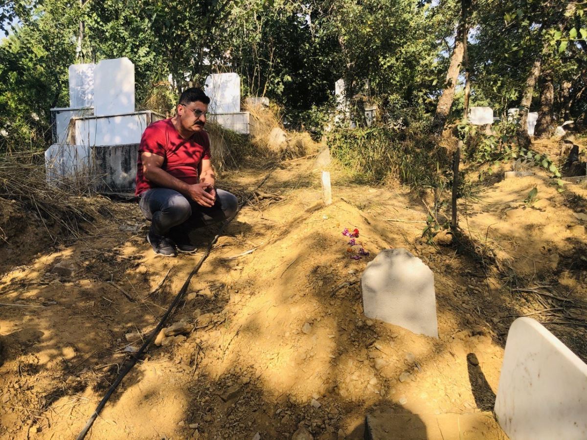 Vahşice öldürülen Pınar Gültekin’in mezarına bayram şekeri bırakıldı