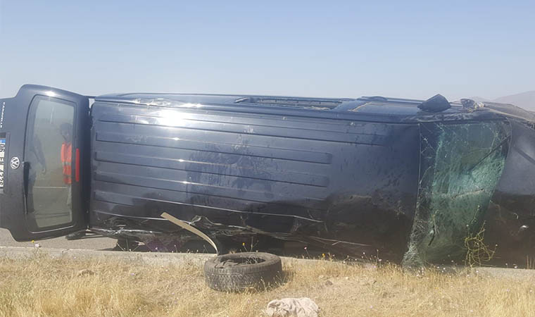 Ağrı'da minibüs devrildi: 3 çocuk hayatını kaybetti!