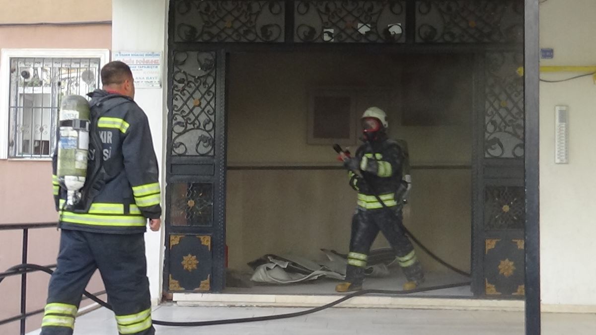 Covid-19 tedavisi gören kadın ve çocukları yanan binada mahsur kaldı