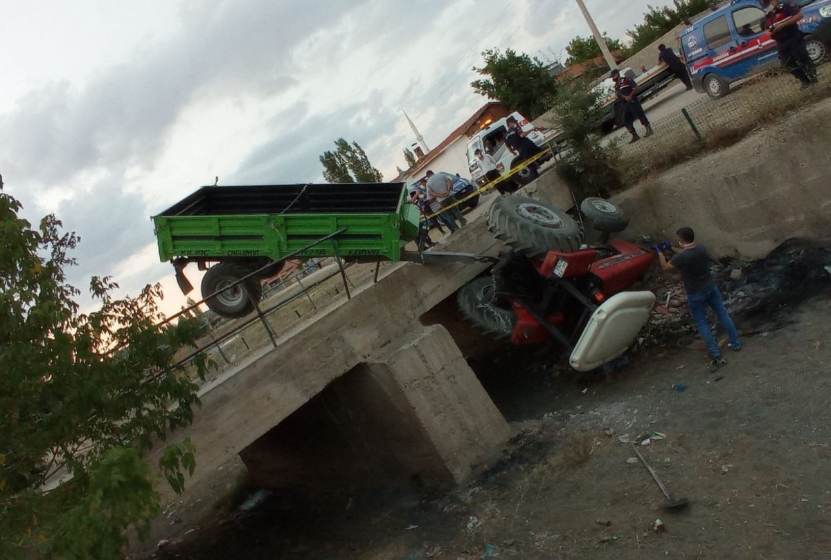 Çorum’da traktör köprüden aşağı düştü: 3 yaralı