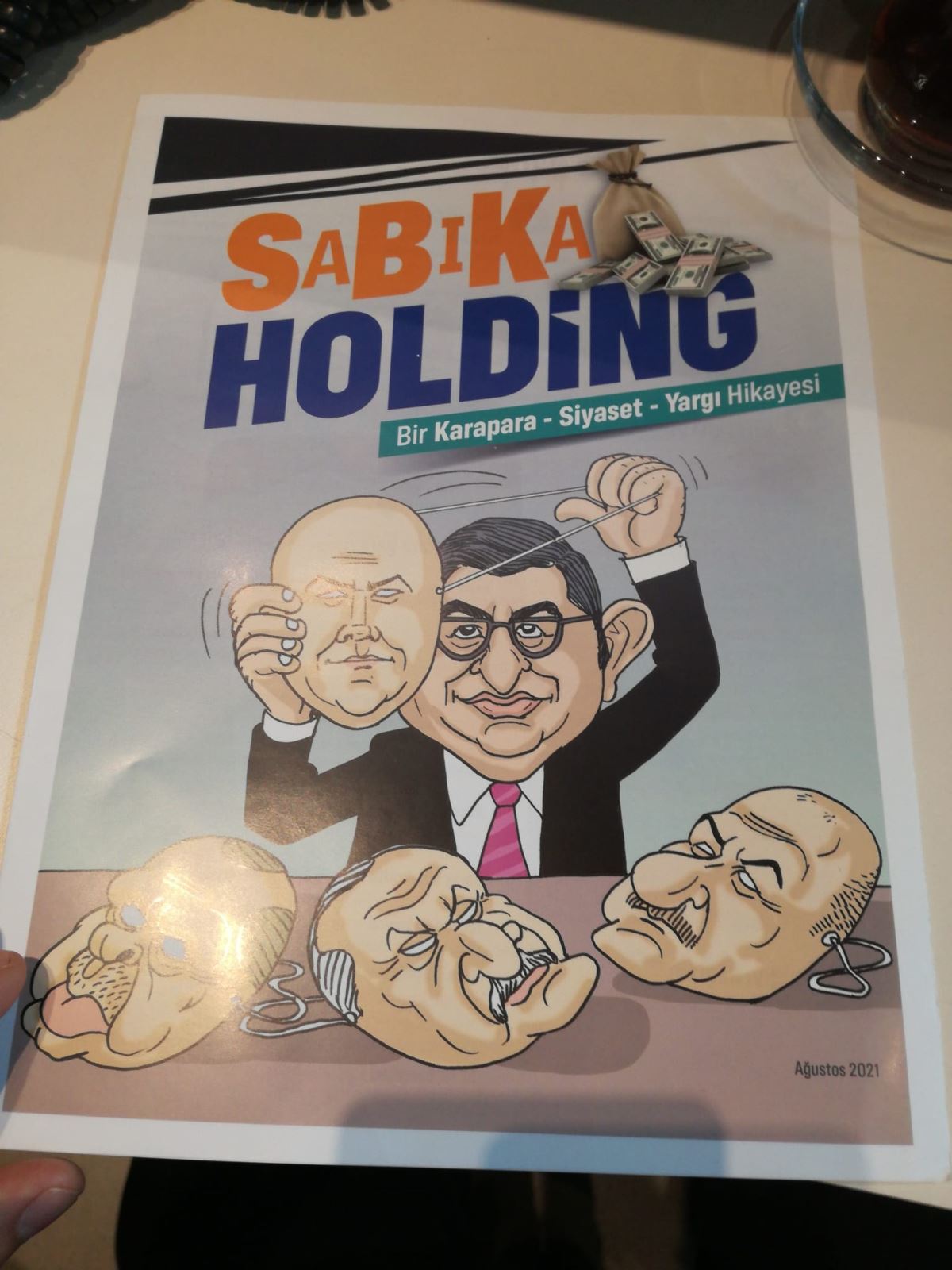 Kadıköy'de CHP’nin ‘SaBıKa Holding’ kitapçığına gözaltı