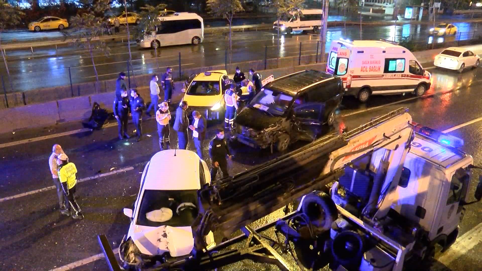 Ulaşım durdu: Kadıköy'de zincirleme kaza