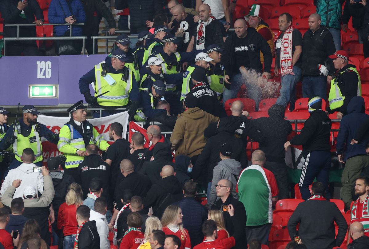 FIFA, taraftar olayları sebebiyle Macaristan'a seyircisiz oynama cezası verdi