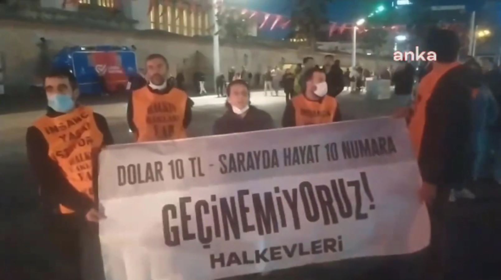 Taksim Meydanı'nda 'dolar' protestosu