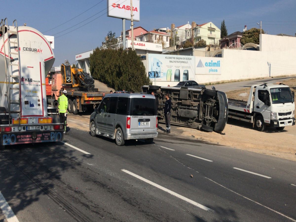 Kırşehir’de TIR ile minibüs çarpıştı: 13 yaralı