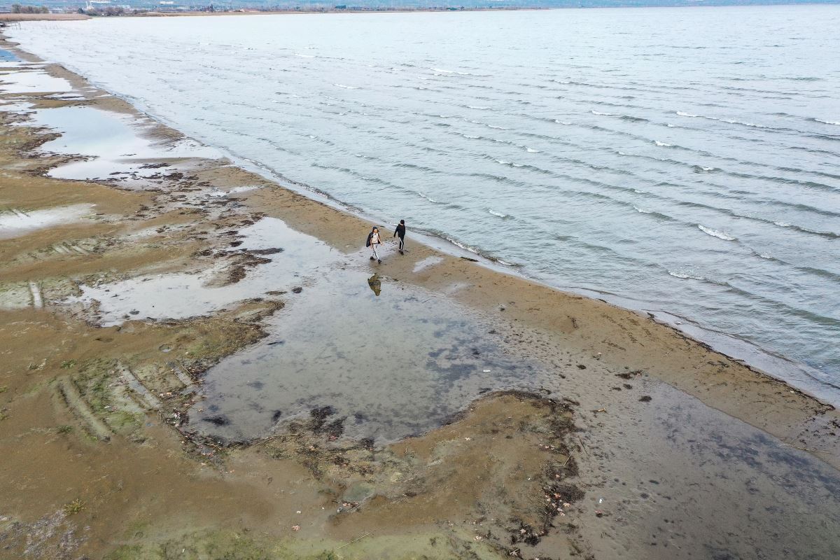 İznik Gölü'nün bazı bölümlerinde su çekilmesi 50 metreyi aştı