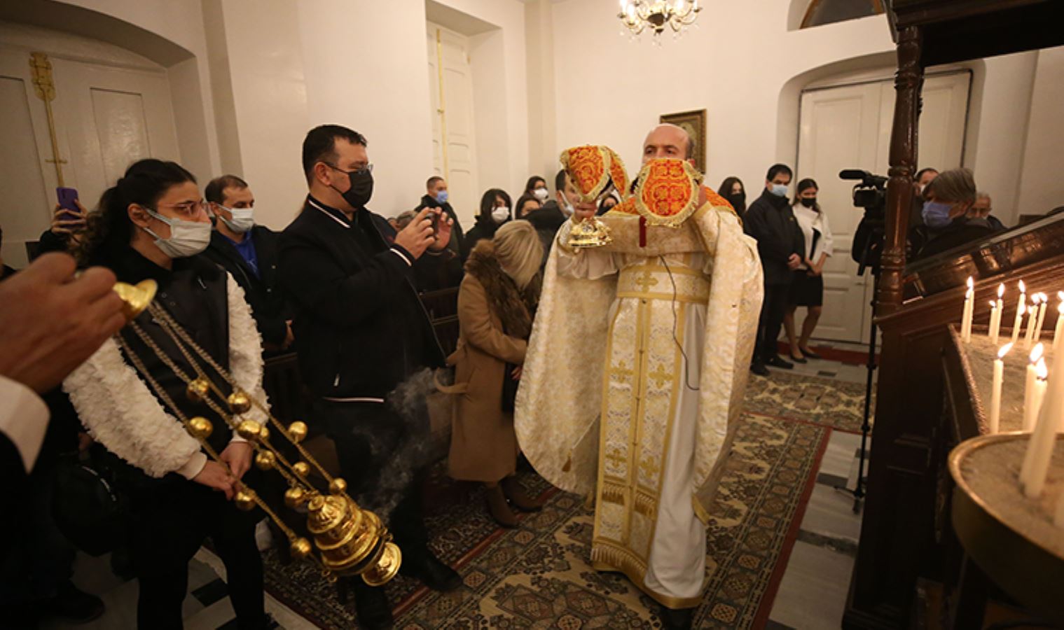 Hatay İskenderun Ortodoks Kilisesi'nde Noel ayini düzenlendi, ayinin ardından Noel Bayramı çoşkuyla kutlandı