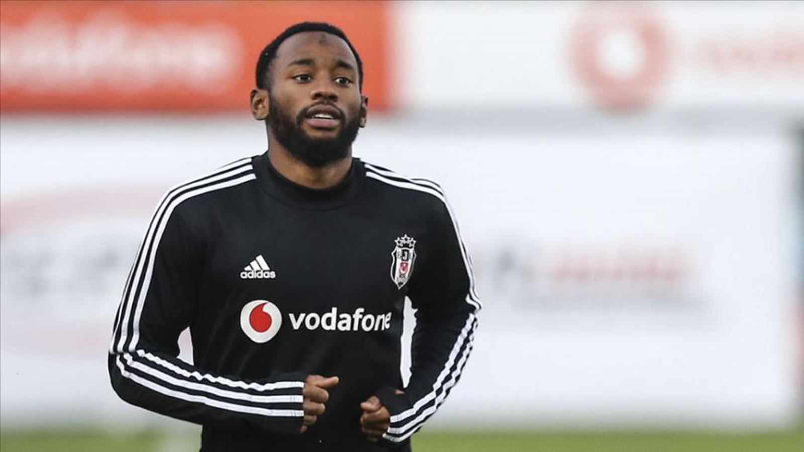 Kasımpaşa-Beşiktaş maçında N'Koudou sahadan sedyeyle ayrıldı