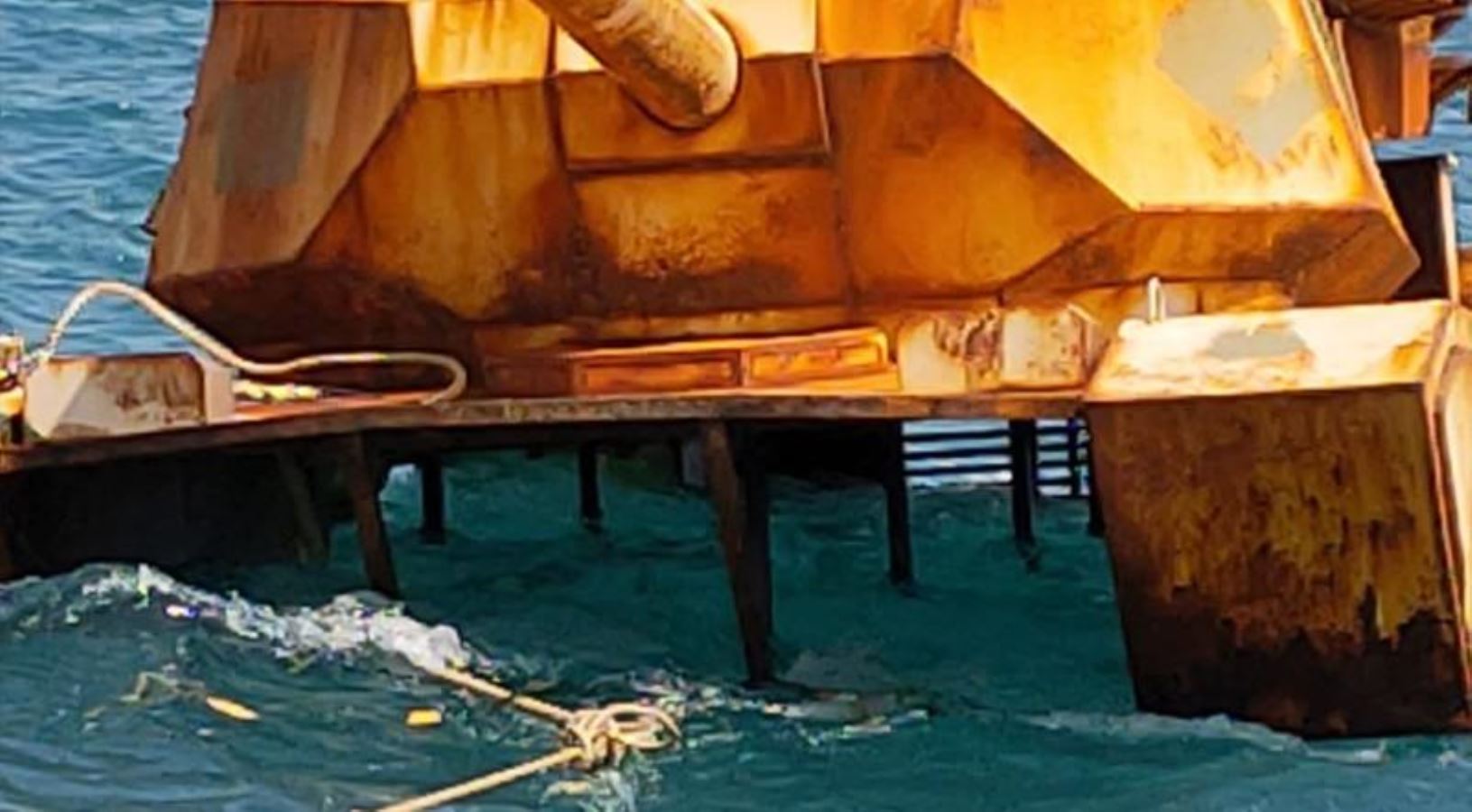 Endonezya sularında "yüzen tank" yakalandı!