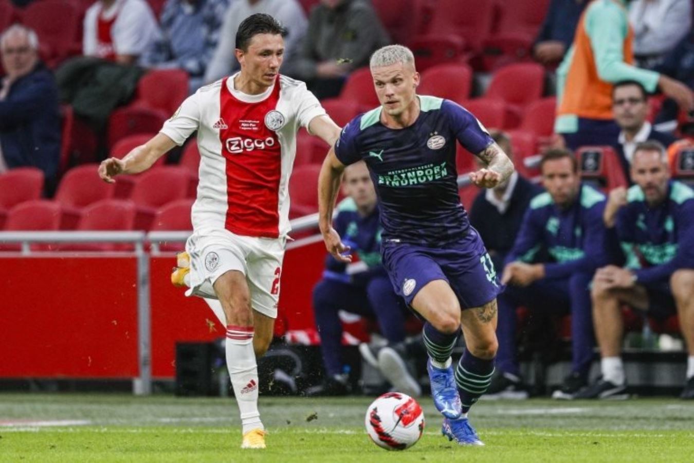 Steven Berghuis: Feyenoord'dan Ajax'a transfer olan futbolcu ölüm tehditleri nedeniyle suç duyurusunda bulundu