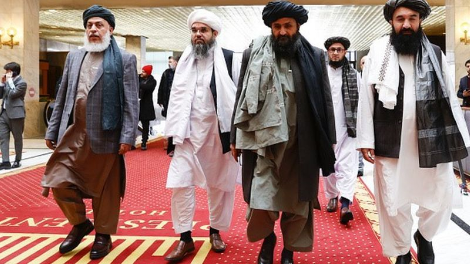 Taliban: Afganistan'da 20 yıl sonra yeniden kontrolü sağlayan örgüt nasıl kuruldu, bugünlere nasıl geldi?