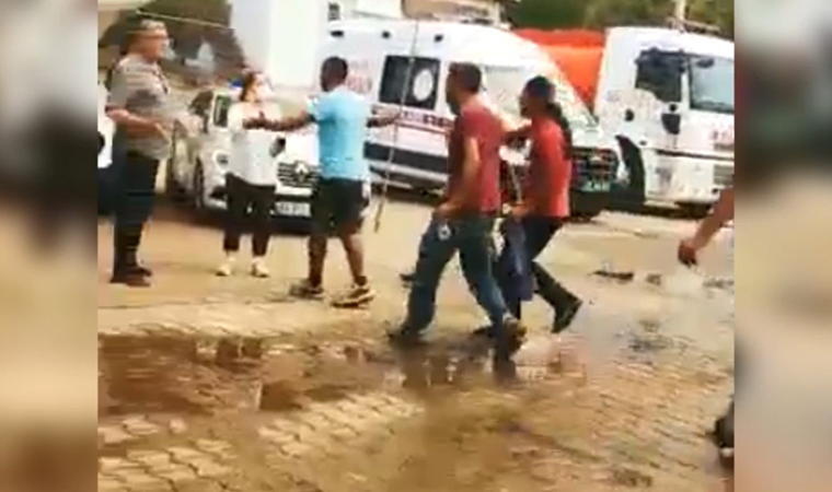 TRT ekibini alevlerin sardığı Hisarönün'deki yurttaşlar böyle kovaladı