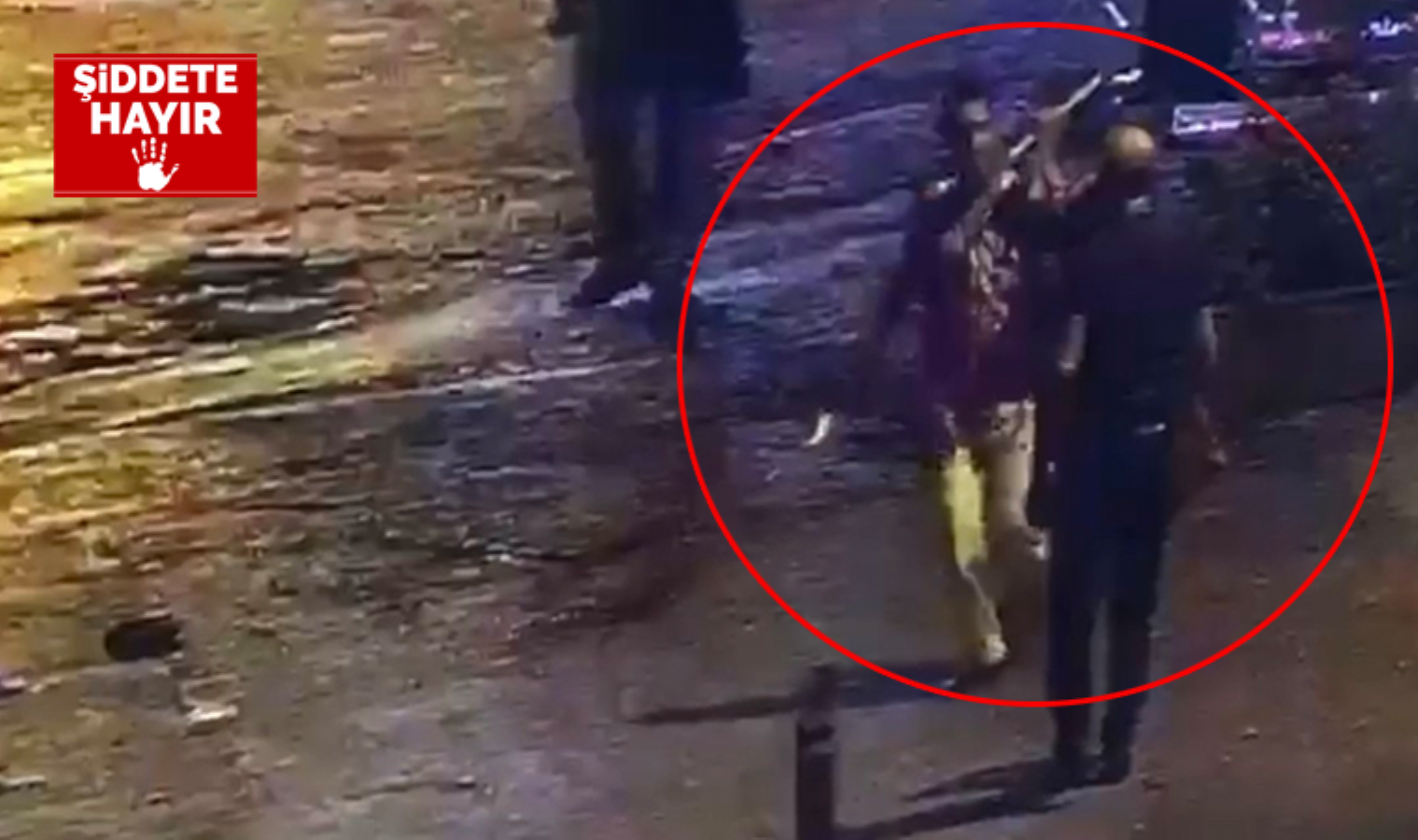 İstanbul’da bıçaklı kavganın görüntüleri kamerada