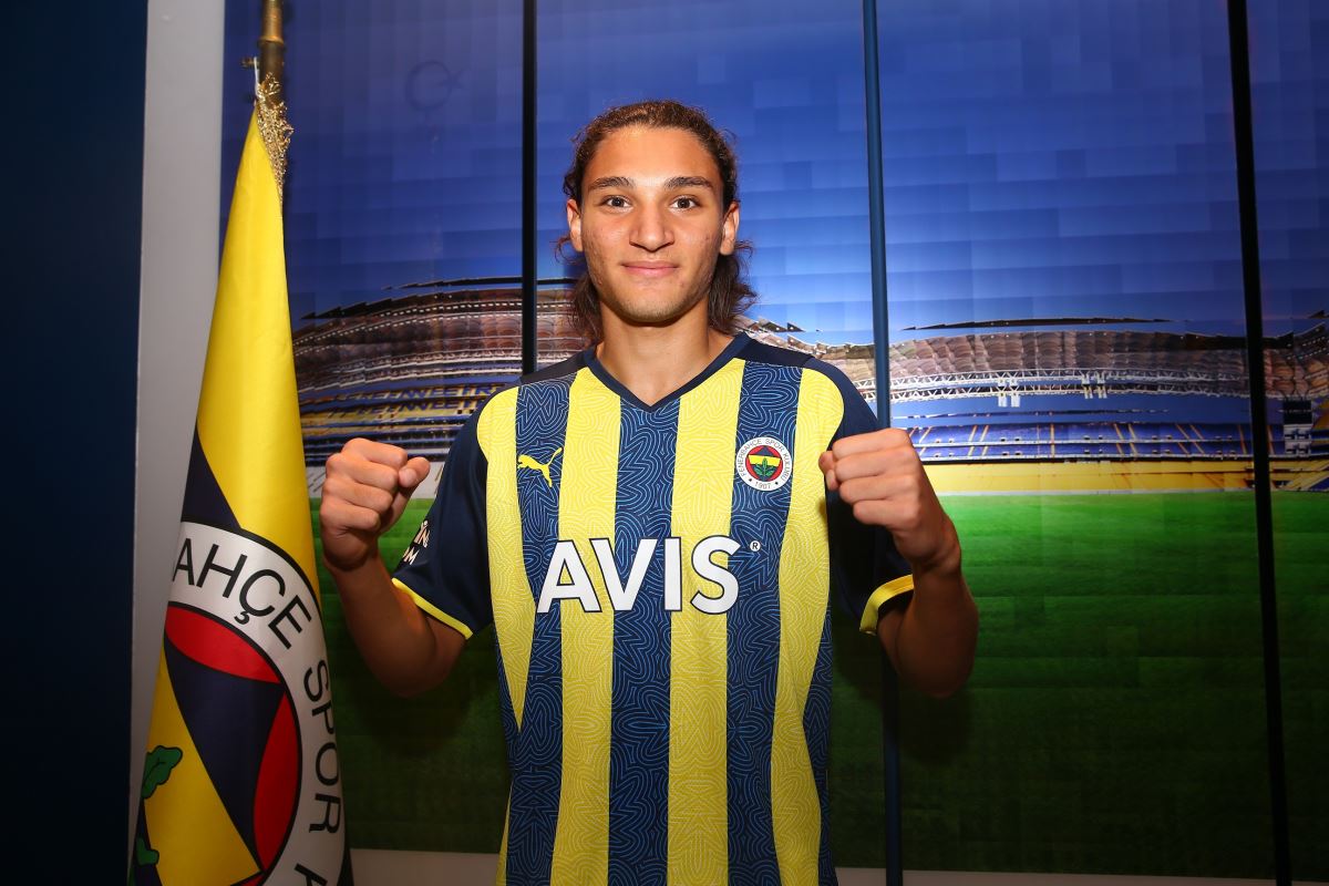 Fenerbahçe, Emir Ortakaya'yı kadrosuna kattı