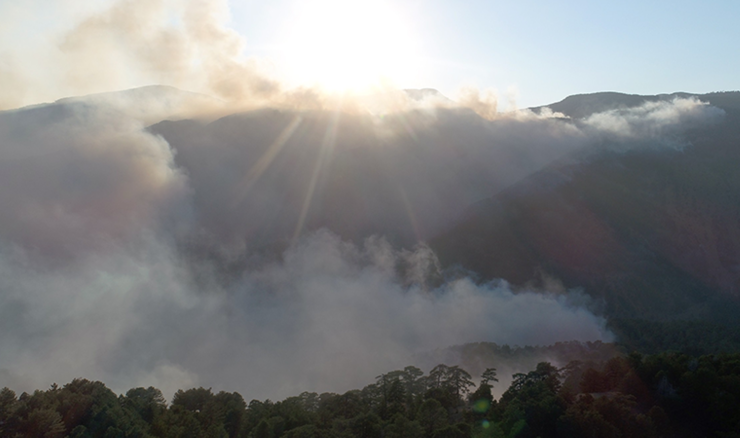 Köyceğiz dağlarının yoğun dumanı havadan görüntülendi