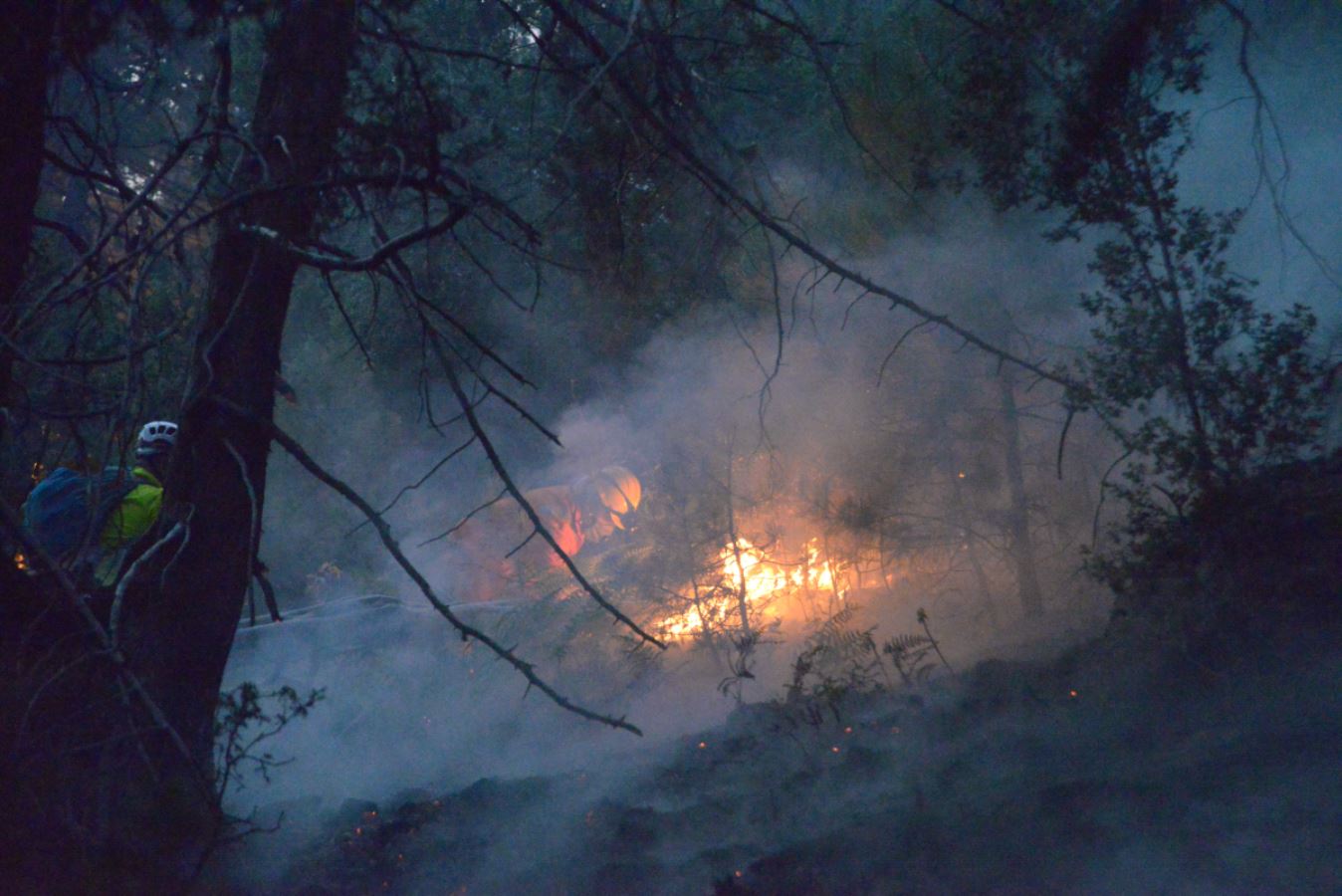Yangının devam ettiği Köyceğiz'de neler yaşandı? Yangınla mücadeledeki gönüllüler