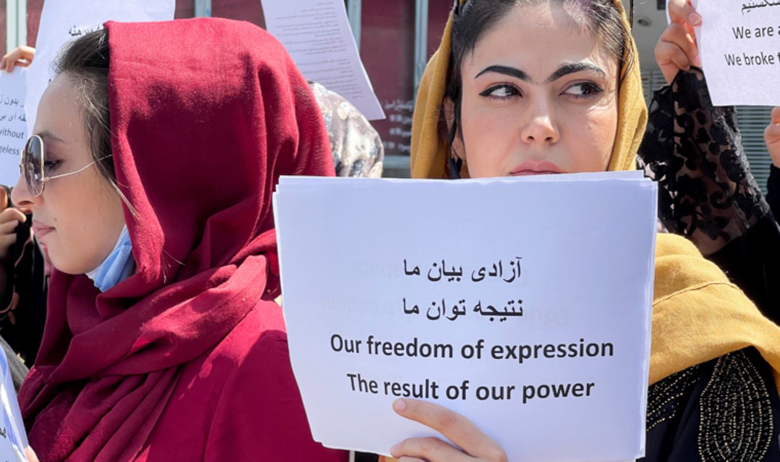 Kadınlar, Taliban için "destek yürüyüşü" düzenledi