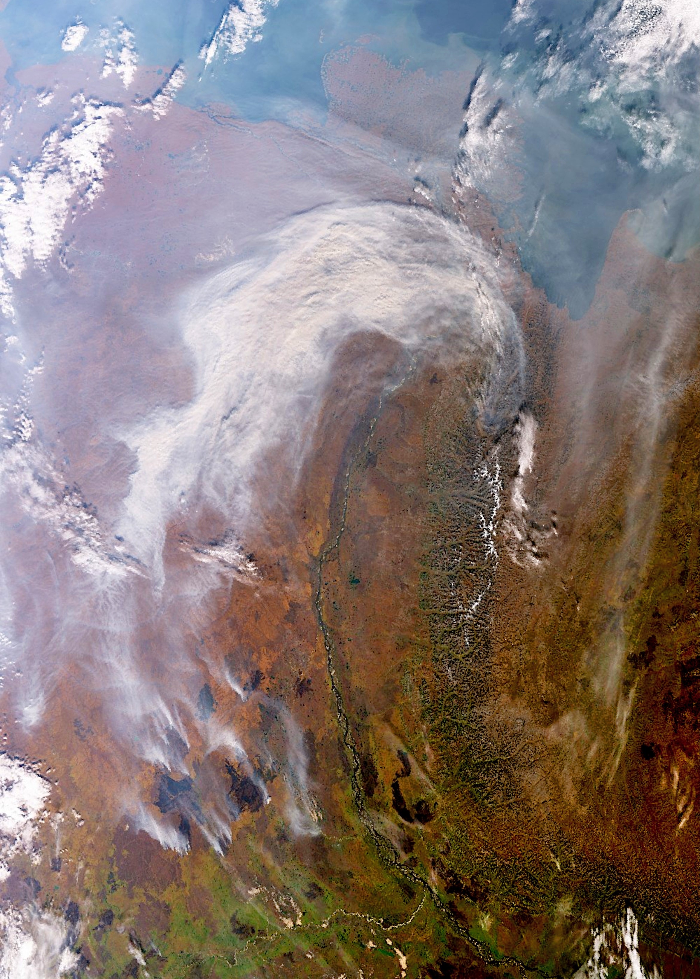 En soğuk bölgelerden biri olan Yakutistan’daki orman yangını uzaydan görüntülendi