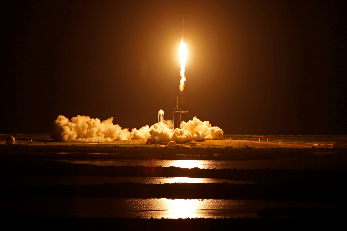Astronot olmayan 4 kişiyi taşıyan SpaceX roketi başarıyla fırlatıldı