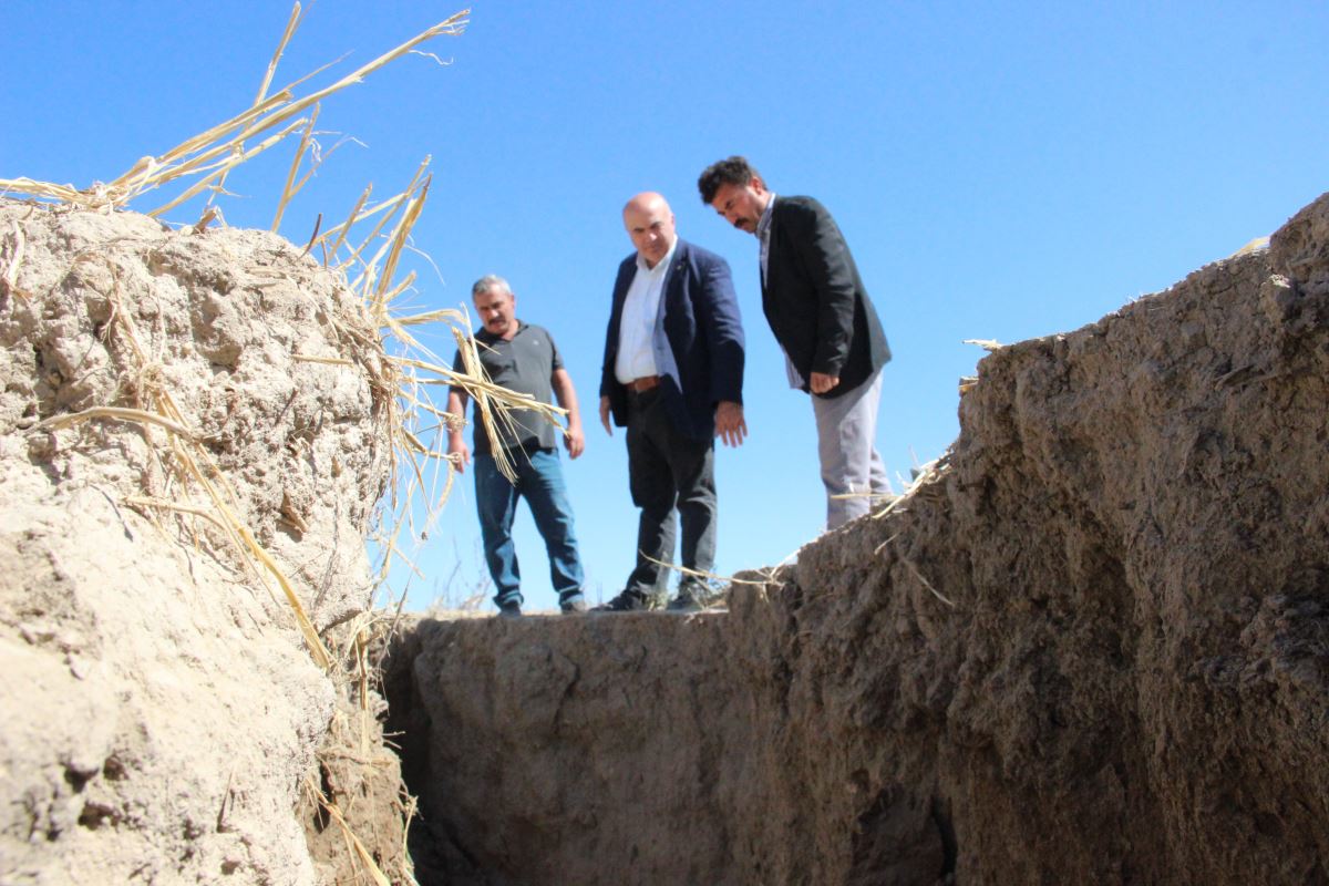 Konya'dan sonra Karaman'da da 'yüzey yarıkları' görüldü: Derinliği 2 metreyi aşıyor
