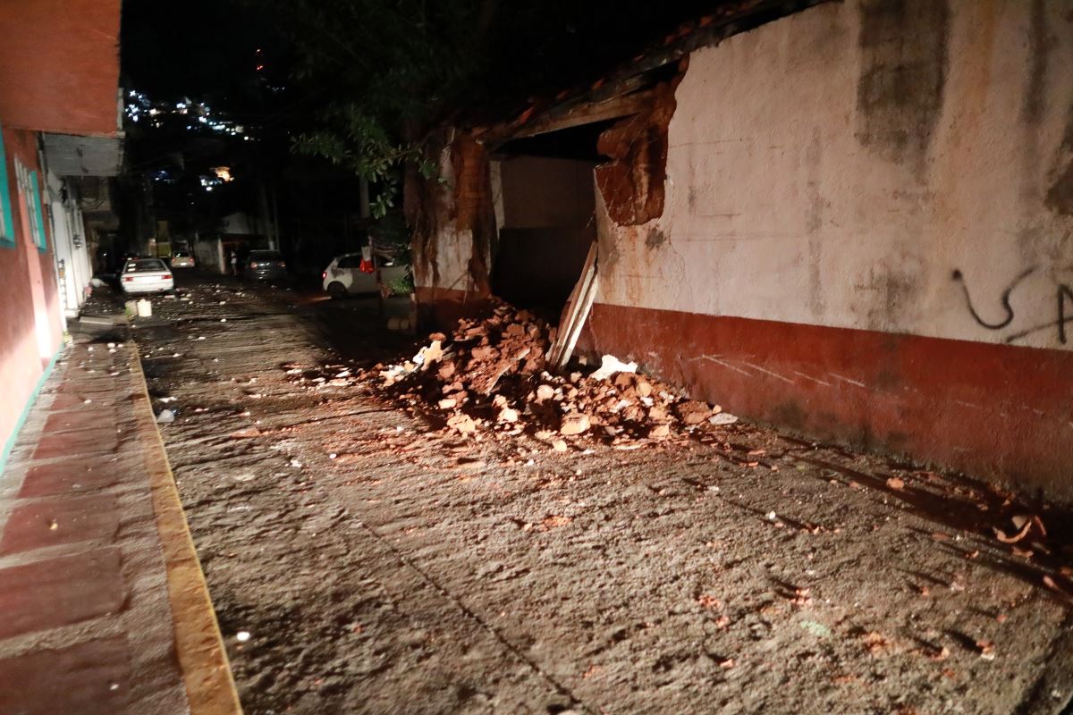 Meksika'daki 7.1'lik deprem kamerada! “Deprem ışıkları” görüldü