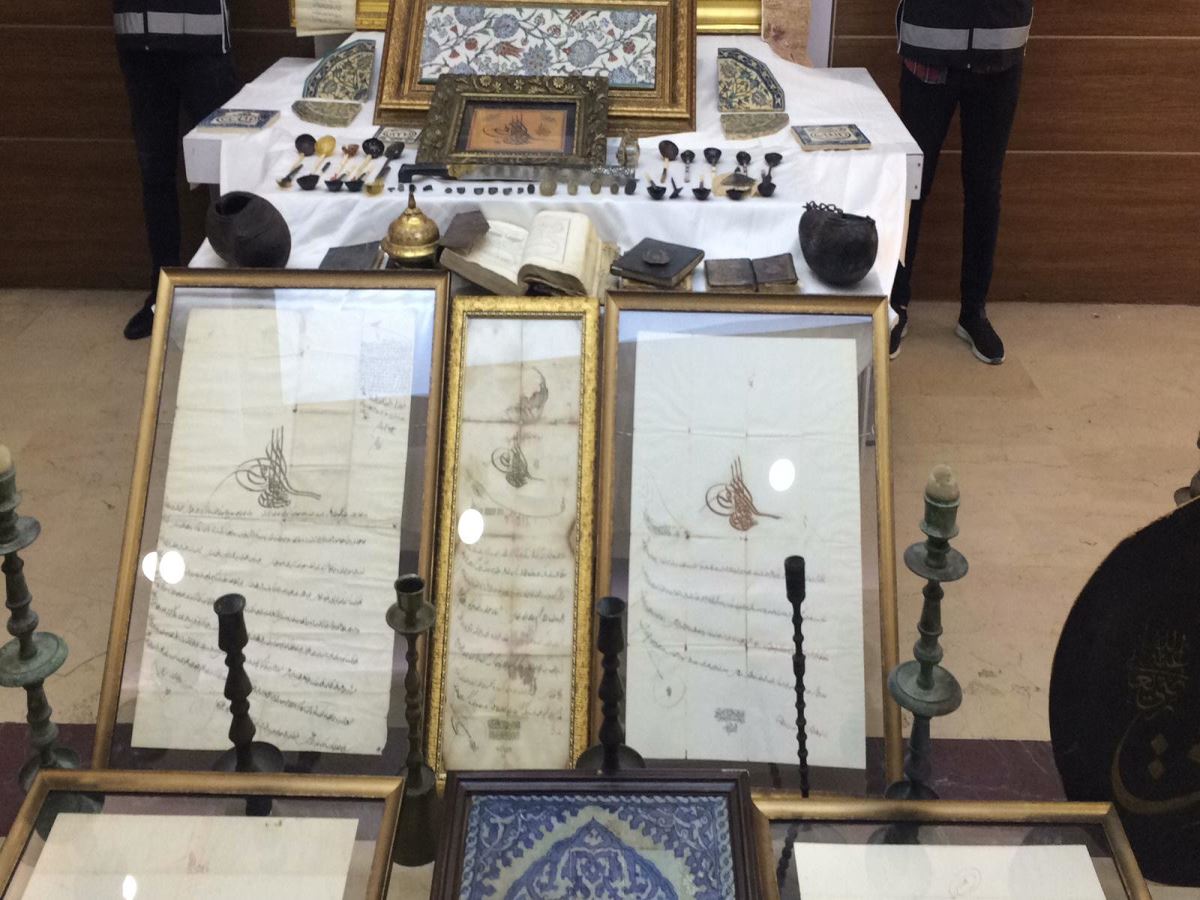 Antika dükkanına operasyon: Şehzade Mustafa'nın eşyaları ve 88 tarihi eser ele geçirildi