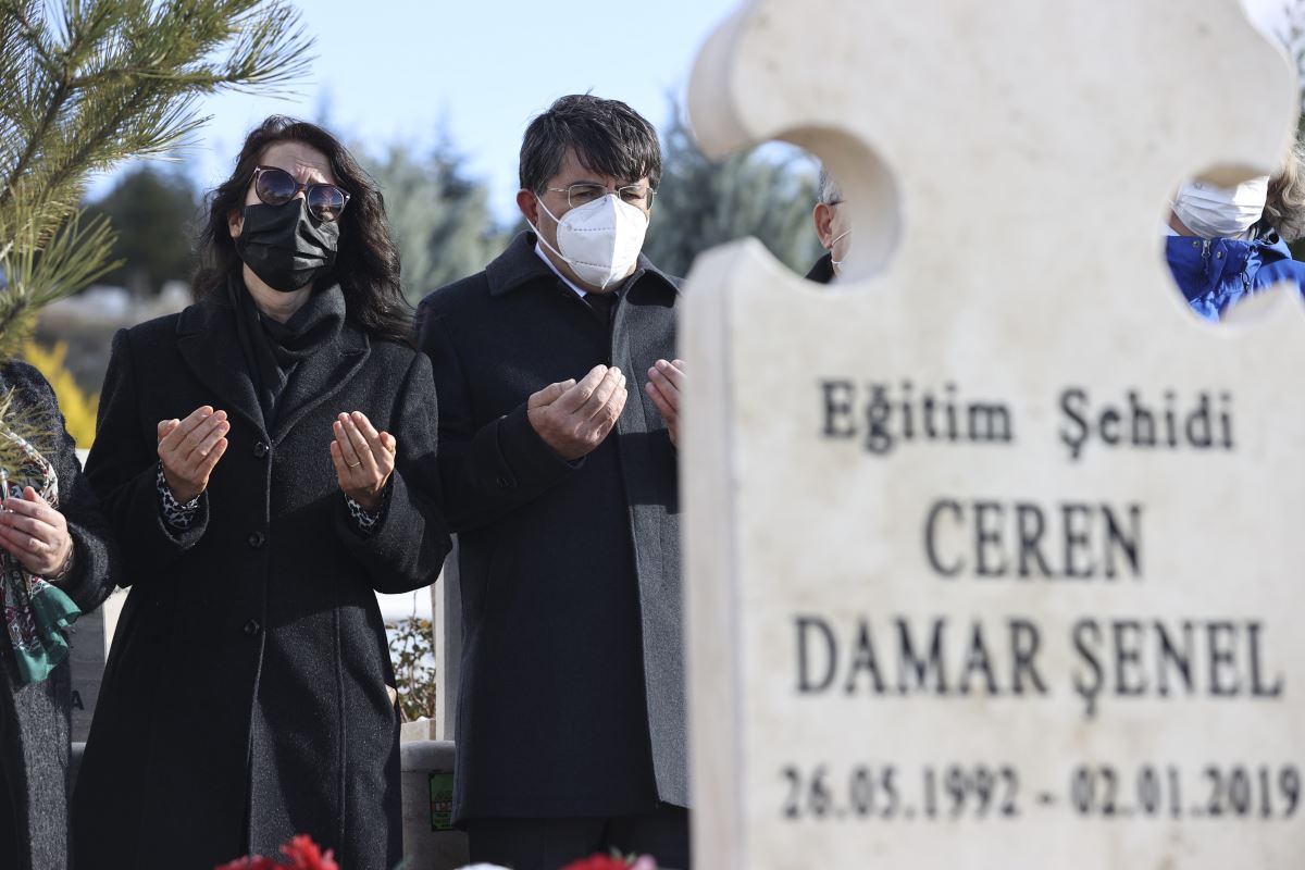 Öğrencisi tarafından öldürülen akademisyen Ceren Damar Şenel mezarı başında anıldı