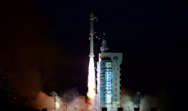 Çin, kara gözlemleri için L-SAR 01A uydusunu uzaya fırlattı