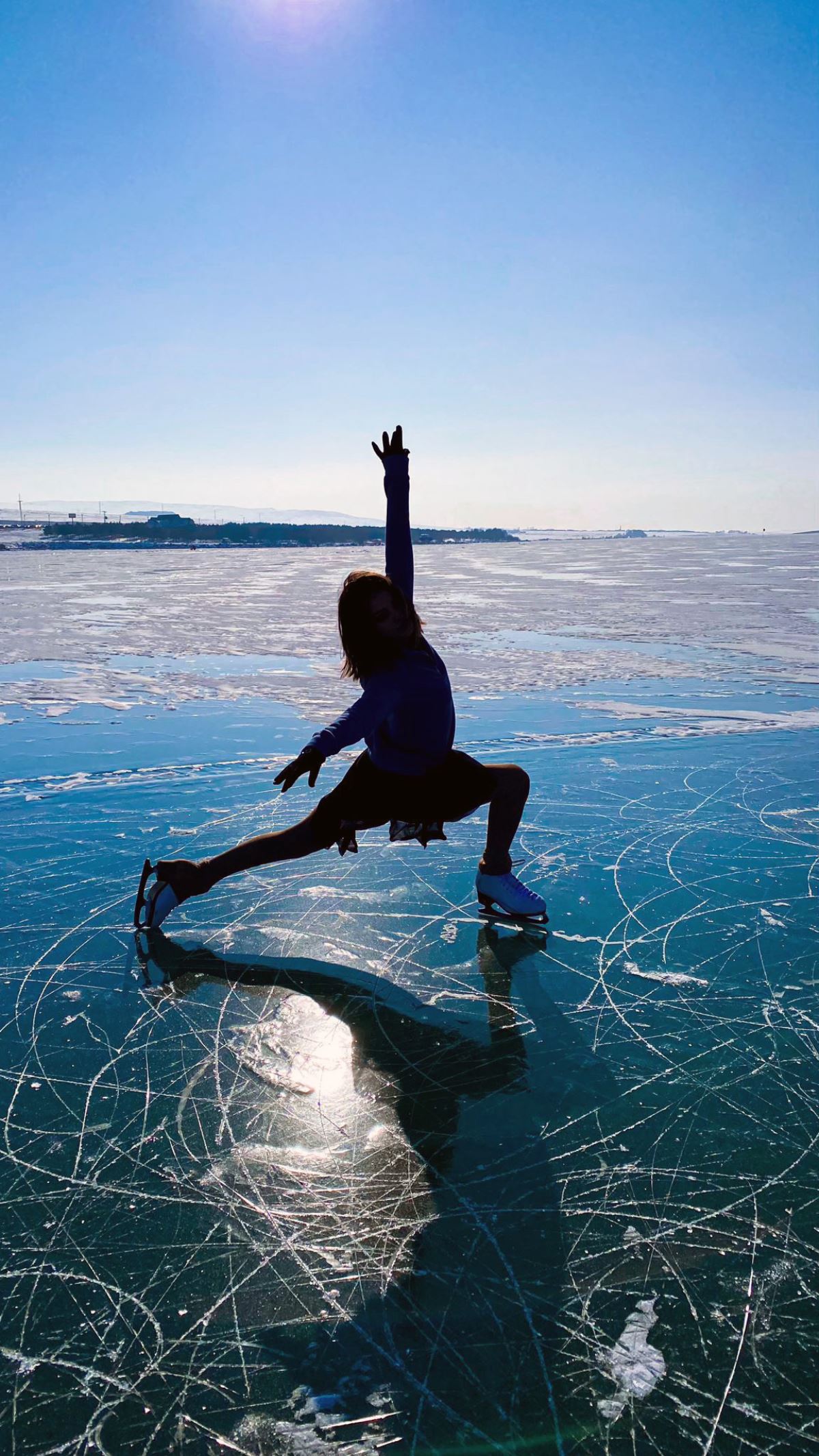 Çıldır Gölü'nde buz pateni yapan milli sporcu İklim: Hayalimi gerçekleştirdim