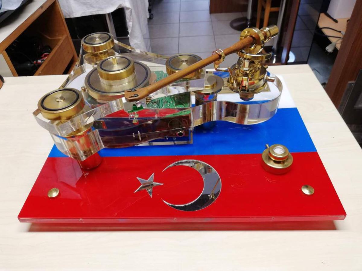 Putin’e özel gramofonu tasarlayan Türk mühendis Rus Başkonsoluğu’nda ağırlandı