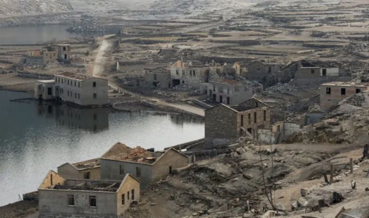 30 yıl boyunca sular altında kalan 'hayalet İspanyol köyü'nün kalıntıları kuraklık sebebiyle ortaya çıktı
