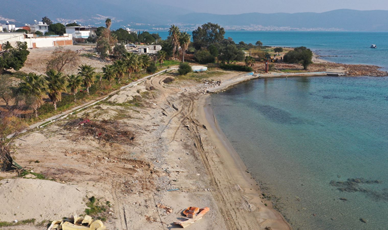 Didim'de kaçak yapılar yıkılıyor: 1,5 kilometre sahil yurttaşların kulanımına açılacak