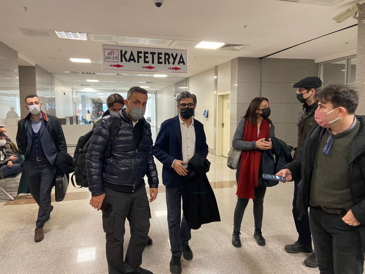 Gazetemiz yazarı Barış Pehlivan ve gazeteci Murat Ağırel serbest bırakıldı