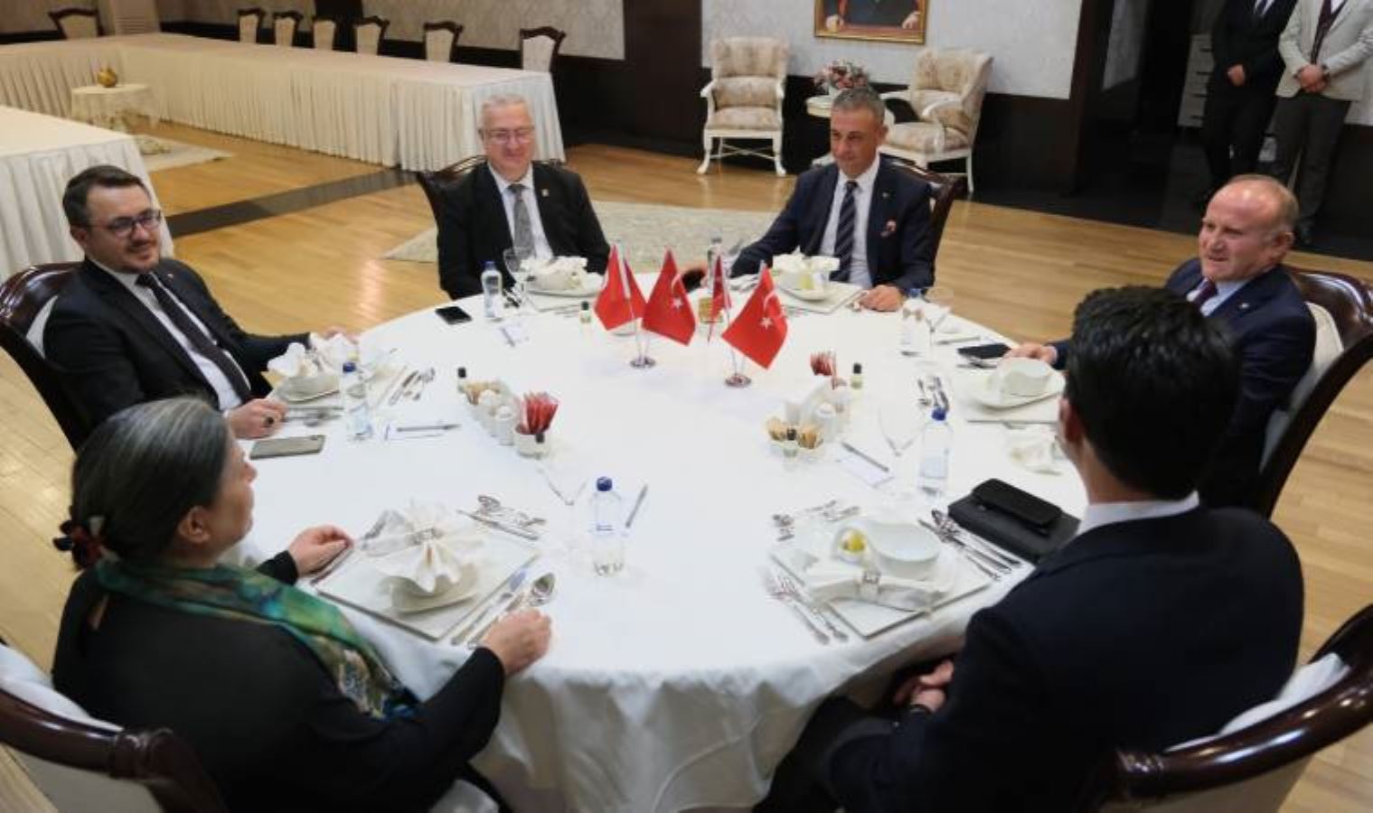 6 siyasi partinin Ankara il başkanları yemekte buluştu: Var gücümüzle sahada olacağız