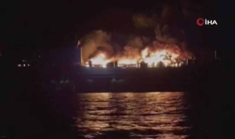 Yunanistan açıklarında 288 kişinin bulunduğu feribotta yangın