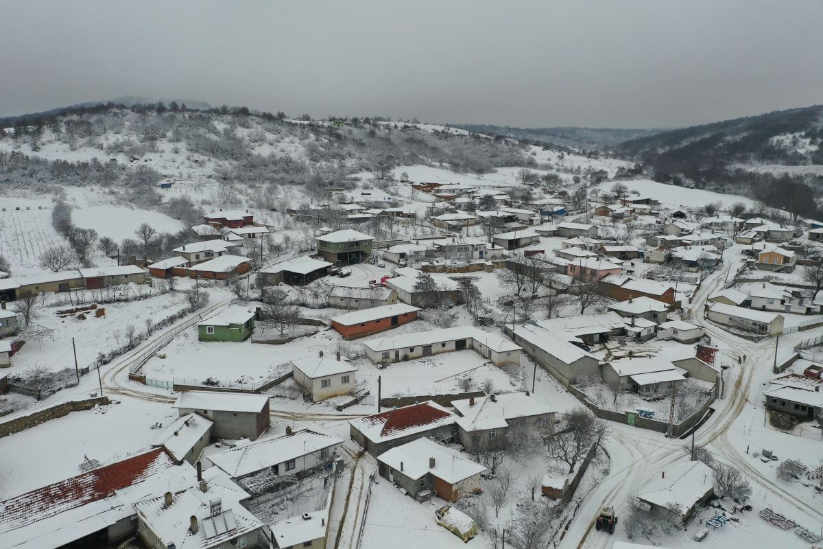 Balkanlardan kar yurda giriş yaptı: Edirne’nin sınır köyleri beyaza büründü