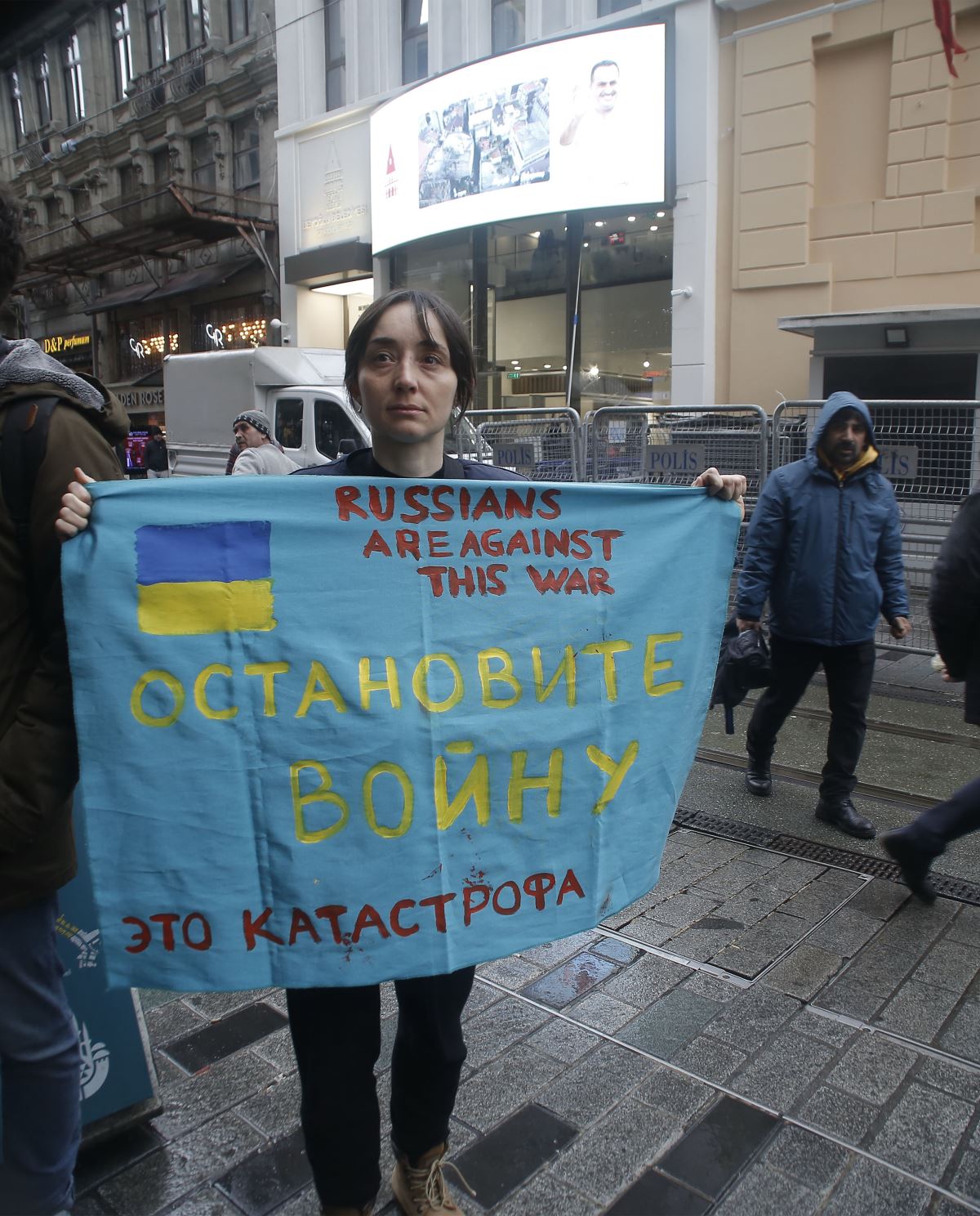Ukraynalılardan Rusya Başkonsolosluğu önünde protesto