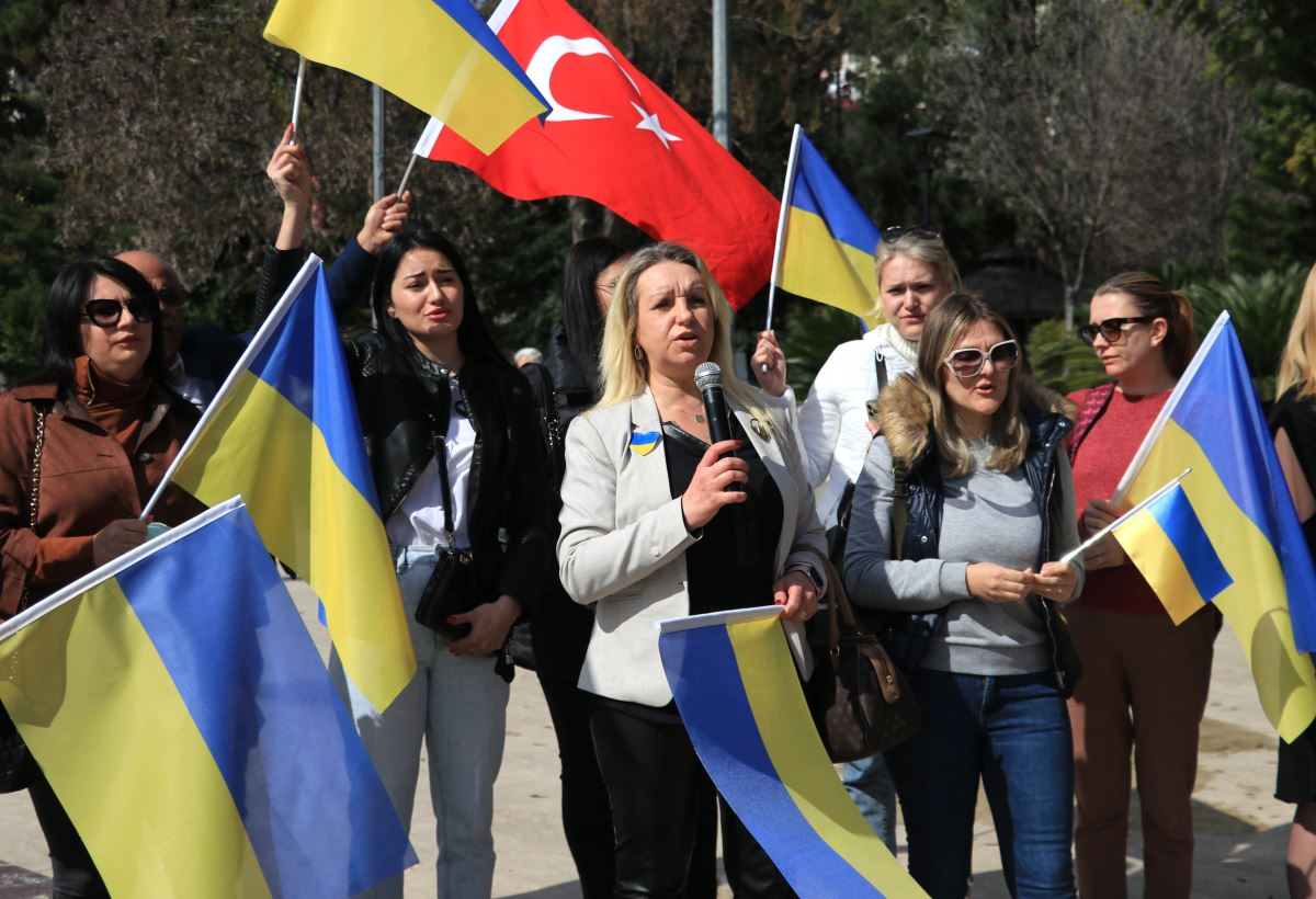 Adana'da yaşayan Ukraynalılardan Rusya protestosu