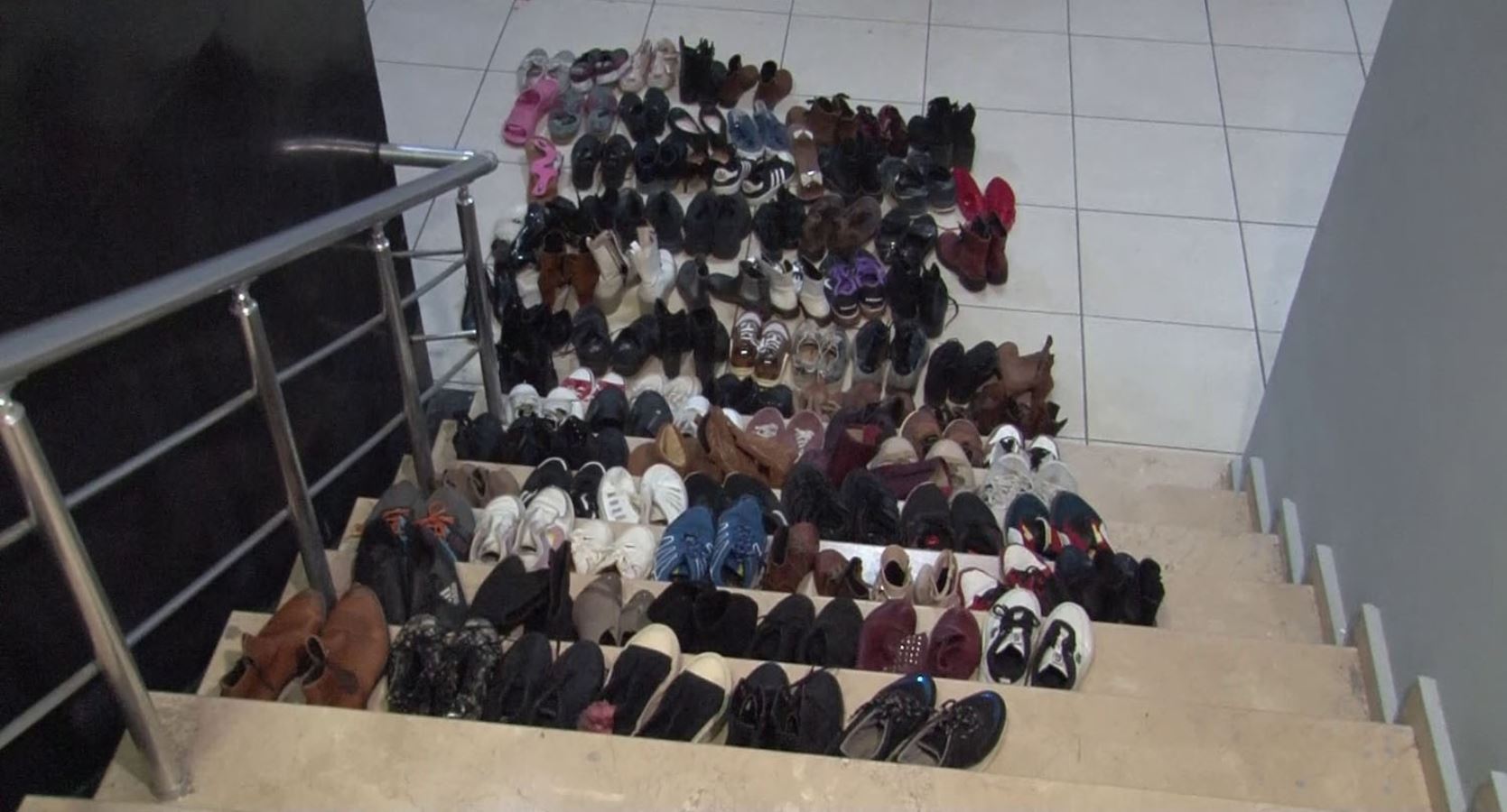 'Çuvallı' hırsızın evinden 80 çift ayakkabı çıktı