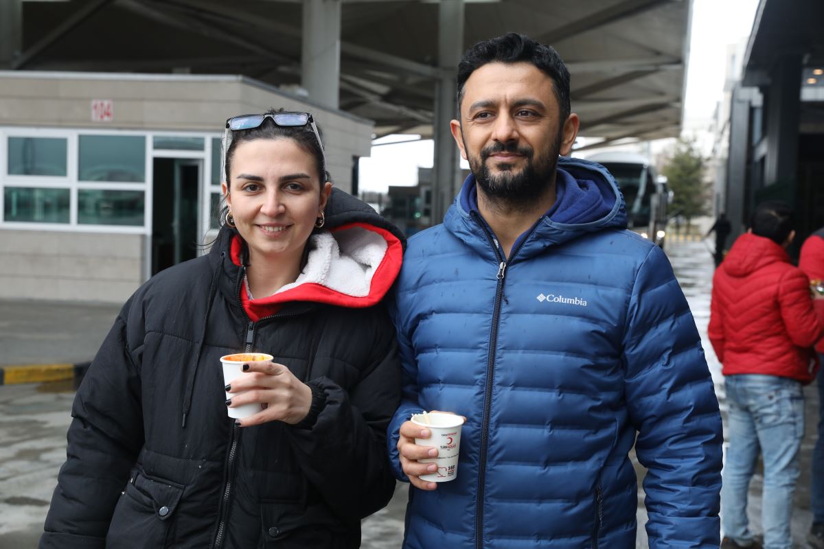 Tatile gittikleri Ukrayna'dan dönen Türk vatandaşları gördüklerini anlattı