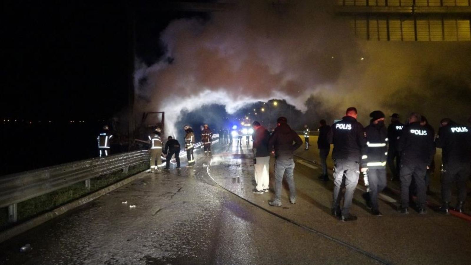Bursa'da korkunç ölüm: Kamyonun yatak kısmında sıkışıp, yanarak öldüler