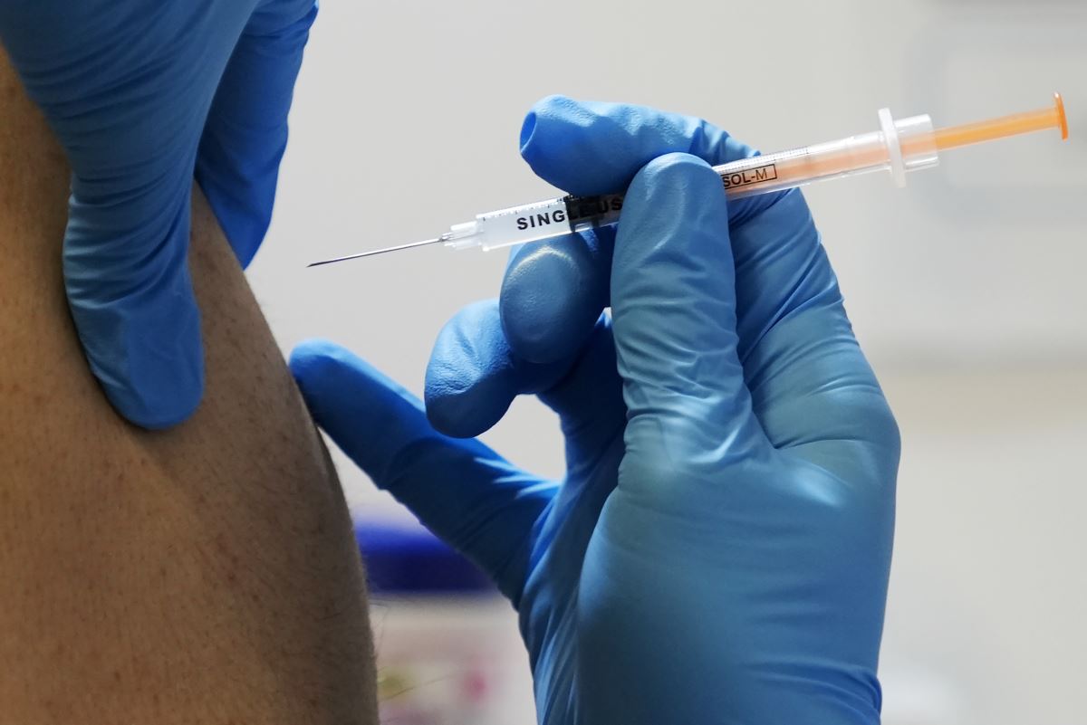 Japonya'da Covid-19 ile mücadelede günlük 1 milyon doz takviye aşı yapılması planlanıyor