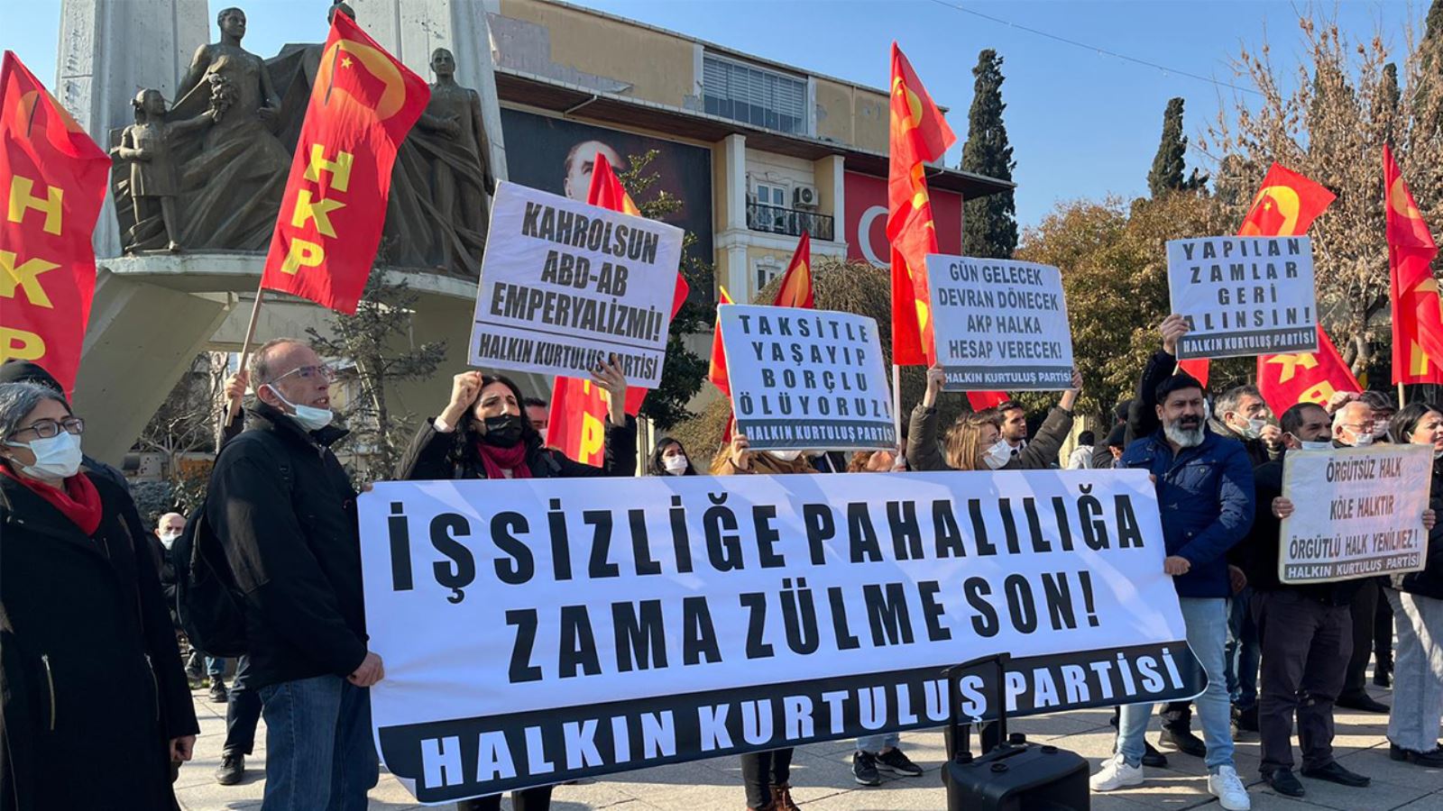 İstanbul'da 'zam' eylemi: 'Taksitle yaşayıp borçlu ölüyoruz'