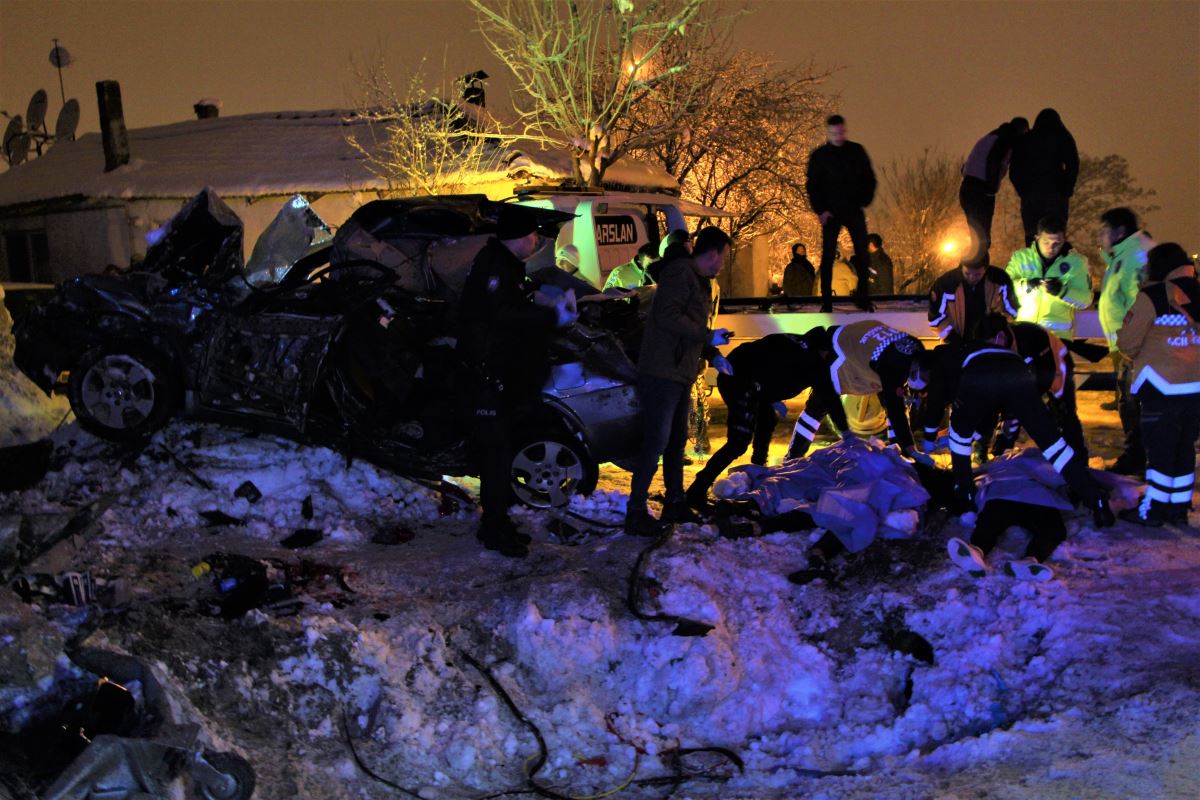 Burdur'da korkunç kaza: 4 genç yaşamını yitirdi