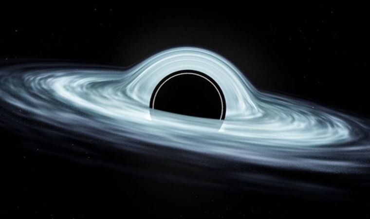 Bilim insanları yan şekilde dönen kara delik keşfetti